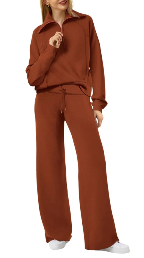 STYLISH ZIP & RELAXATION: TWO-PIECE SET WITH LONG SLEEVES